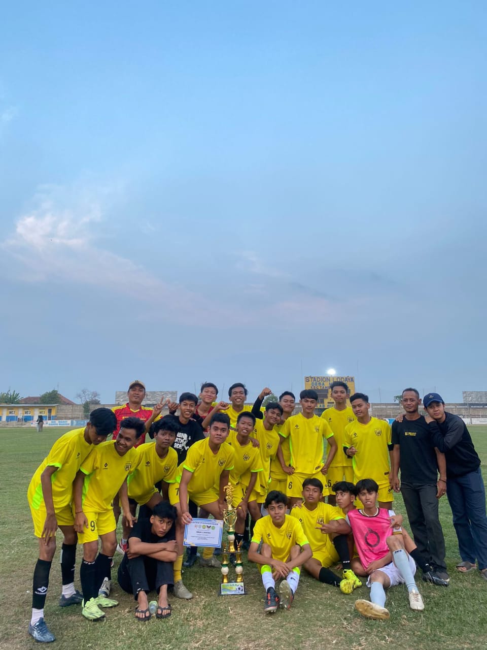 Juara 2 Turnamen Sepakbola antar SMA/SMK sekecamatan Binong, Tambakdahan dan Pamanukan (Pantura)
